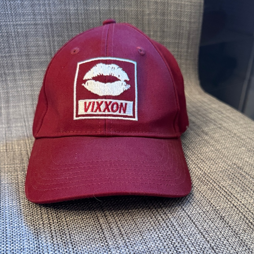 DIXXON Burgundy Hat with Lip Patch